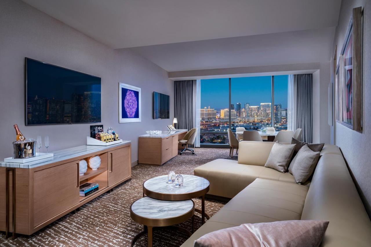 Executive Suite,758776534:JPEG